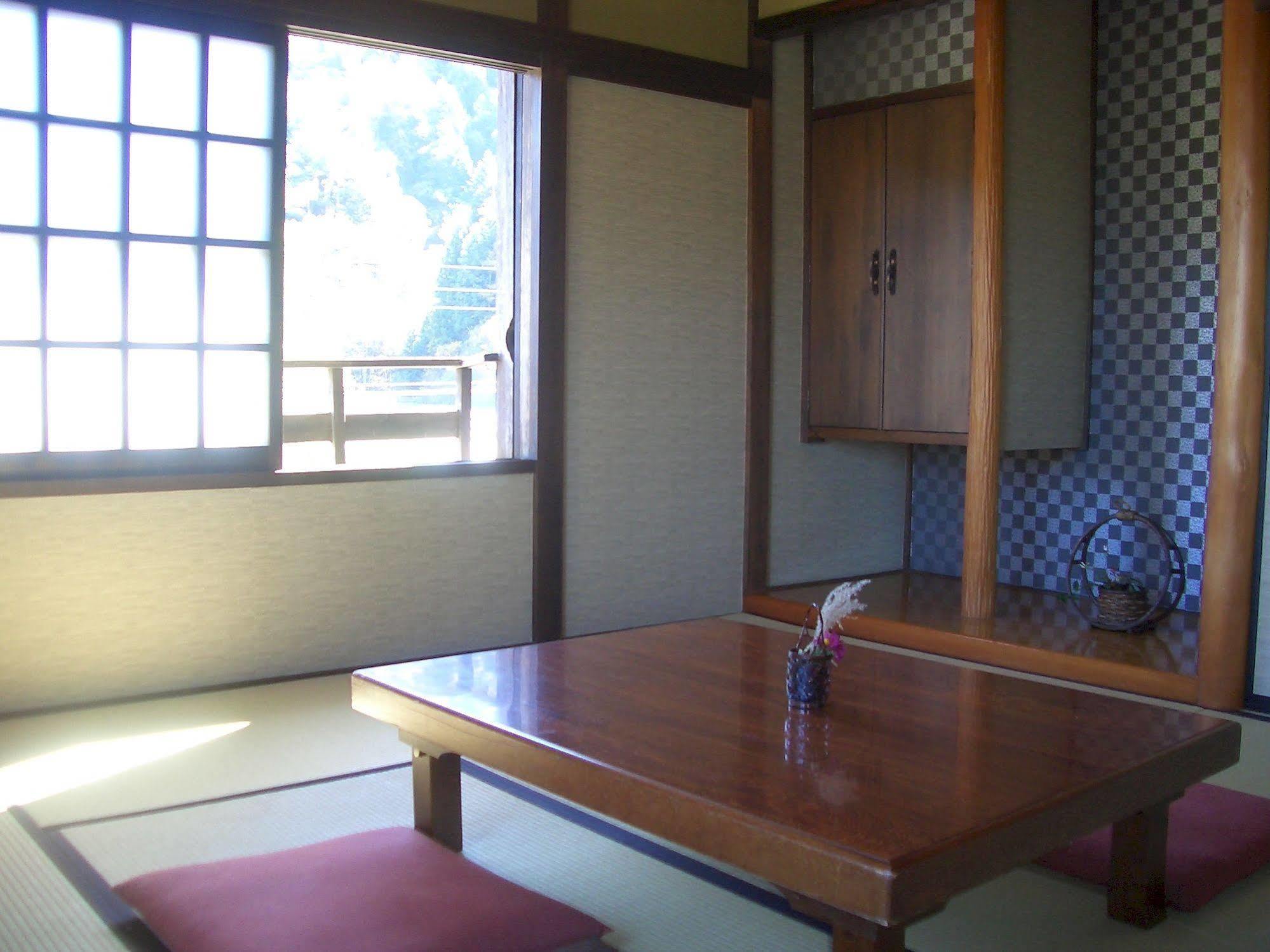 Shikitei Hotell Fujiyoshida Exteriör bild